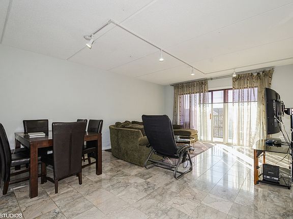 3rd image of 7450 N Lincoln Ave #312