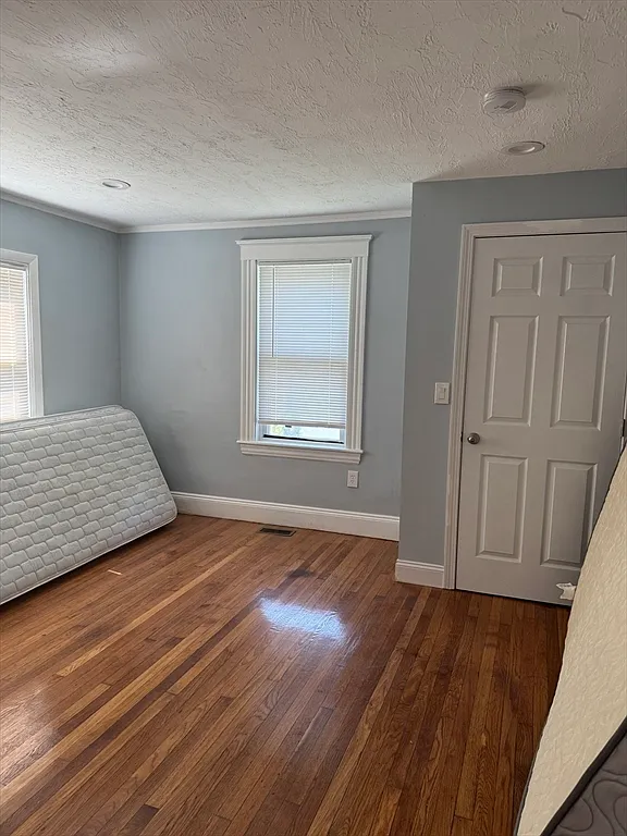 3 bed, 1.5 bath, 1200 sqft, $3,400 — Photo 2