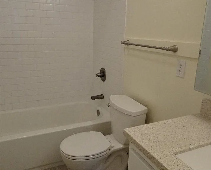 2041 Meadow Dr #4 — Photo 9