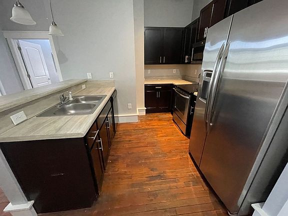 5th image of 200 W Warren St APT 205