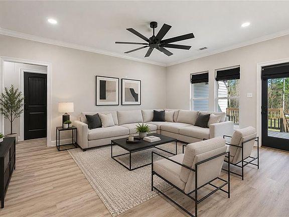 5th image of 4611 Oak Dr