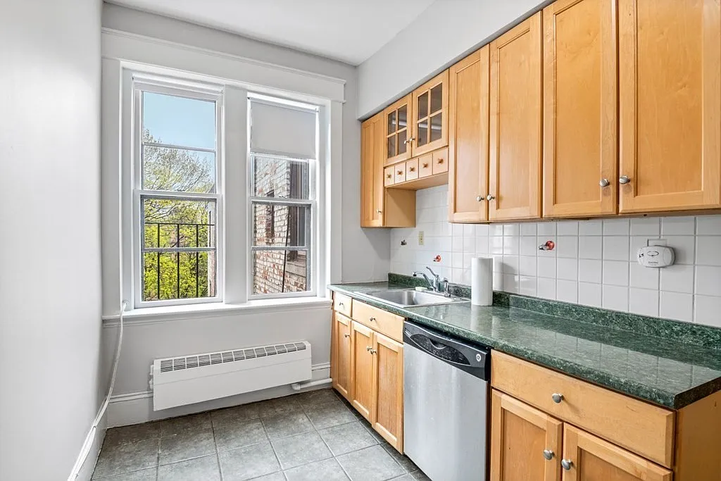 1872 Commonwealth Ave — Photo 3