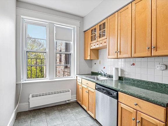 3rd image of 1872 Commonwealth Ave APT 12A