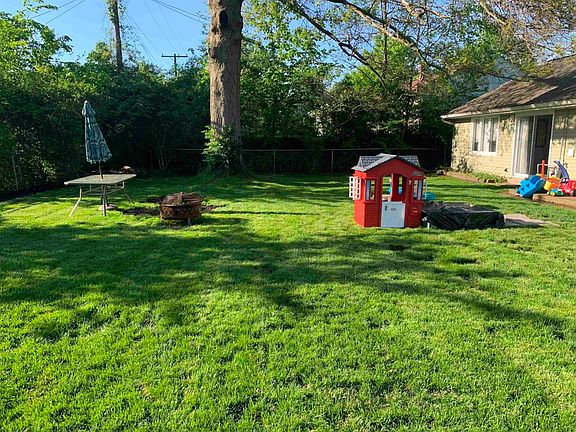 2nd image of 2927 Hilltop Dr