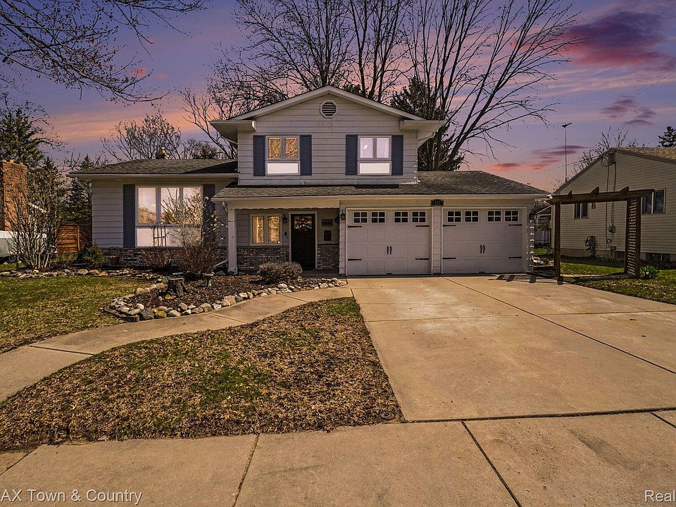 1st image of 527 Spring Ln