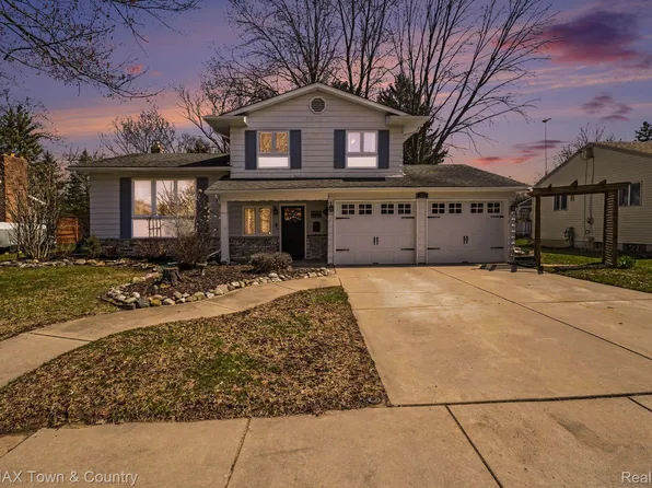 527 Spring Ln, Flushing, MI 48433