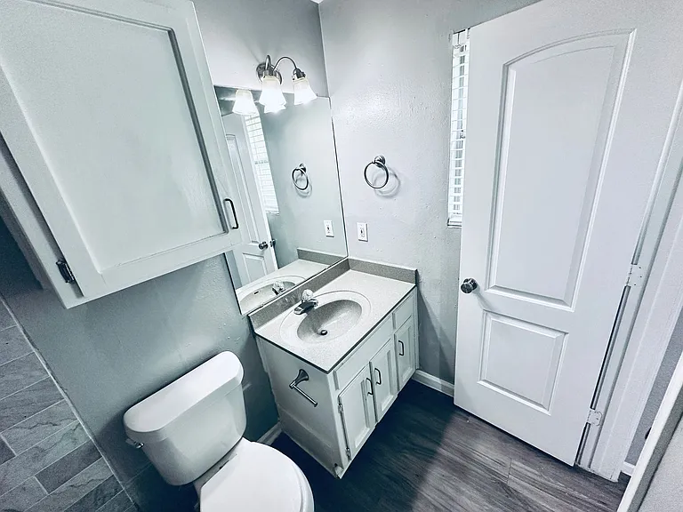 Awesome open Studio Apartments Close to Downtown — Photo 64