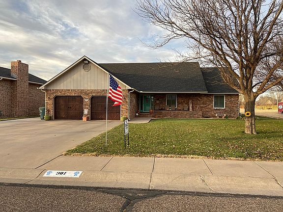 2nd image of 901 N Holly Dr