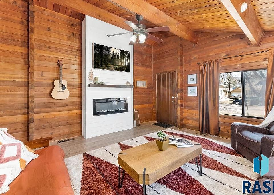 1st image of 821 N Spring Ave