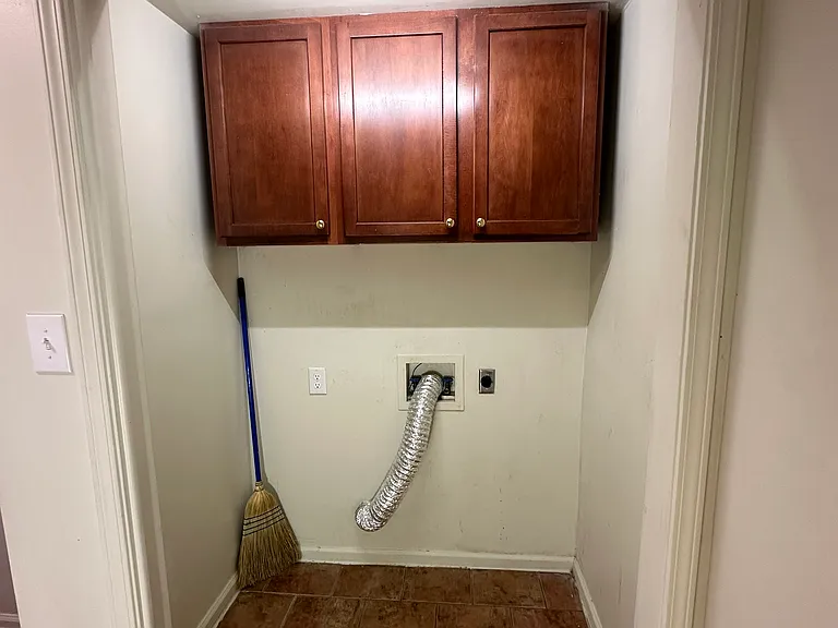 Thornton Court Apartments — Photo 8