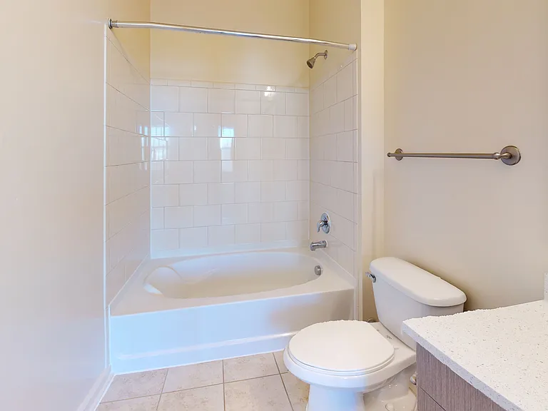 Signal Hill Apartment Homes — Photo 100