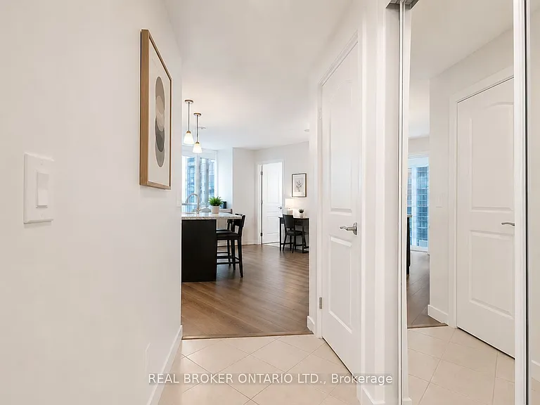 18 Yonge St #1013 — Photo 7