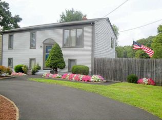 17 Friendship Ave, Warwick, RI 02889