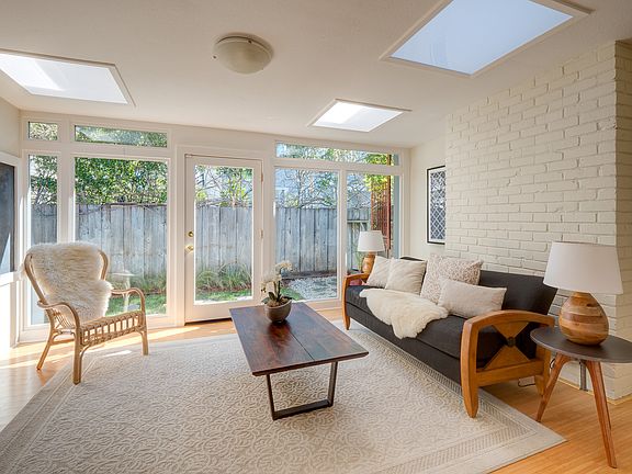 Bonus room 208 sf