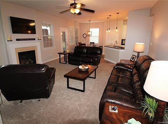 4th image of 1822 Petunia Dr