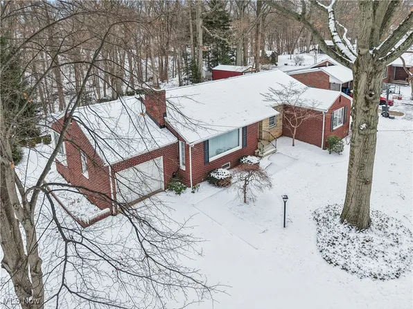 472 Sunset Dr, Amherst, OH 44001