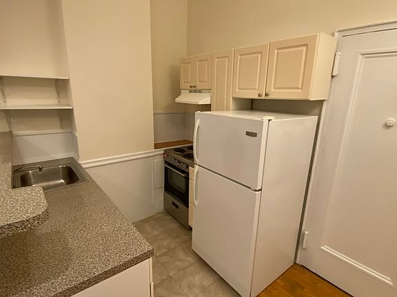 3rd image of 304 W 104th St APT 1R