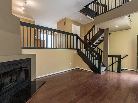 5th image of 133 N Georgetown Sq