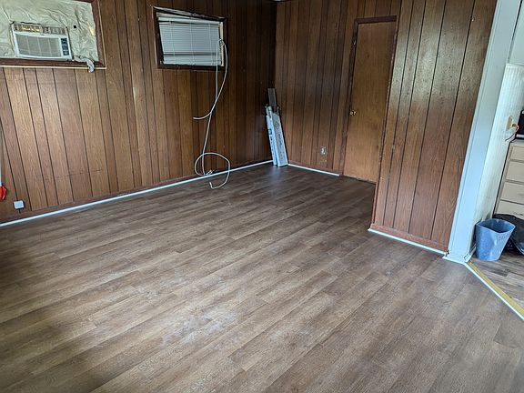 2nd image of 1823 Brent St