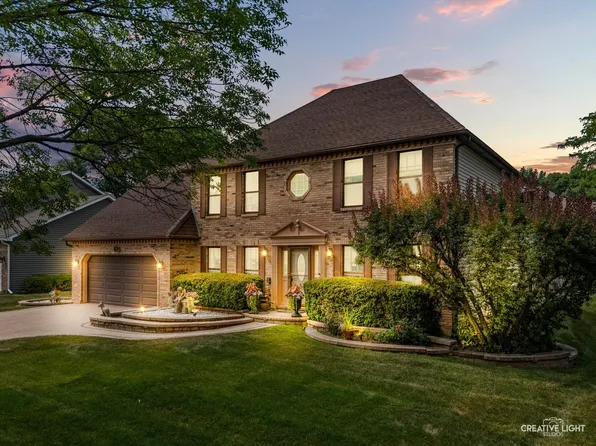475 Prairie Knoll Dr, Naperville, IL 60565