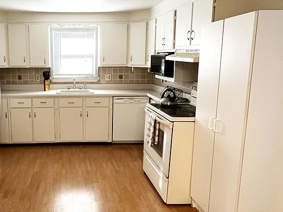 2nd image of 144 Murray Ave