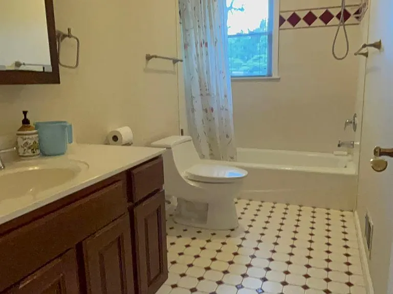 8 Julie Dr — Photo 21