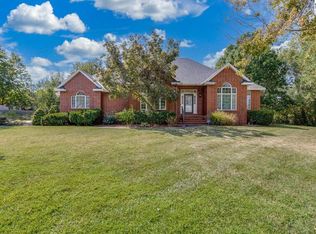 3905 Meadow Ridge Ln, Hutchinson, KS 67502