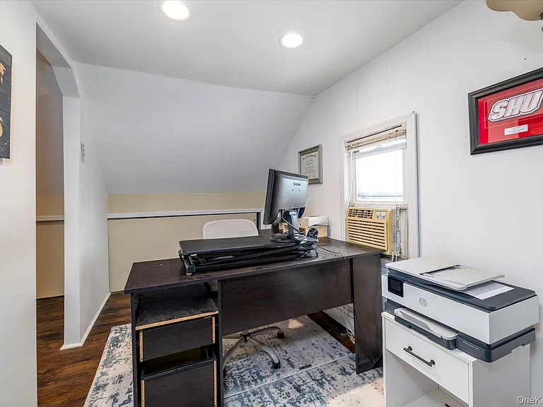 66 Reid Ave — Photo 11