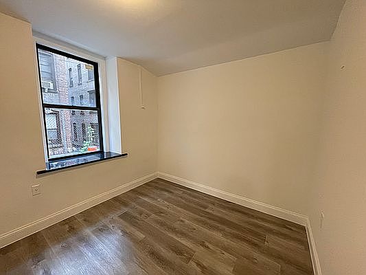 4th image of 522 W 136th St #Basement