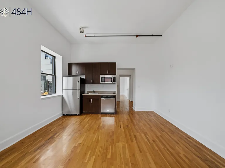484 Humboldt St #201 — Photo 1