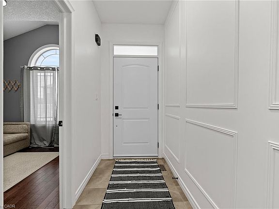 5th image of 292 Keystone Cres