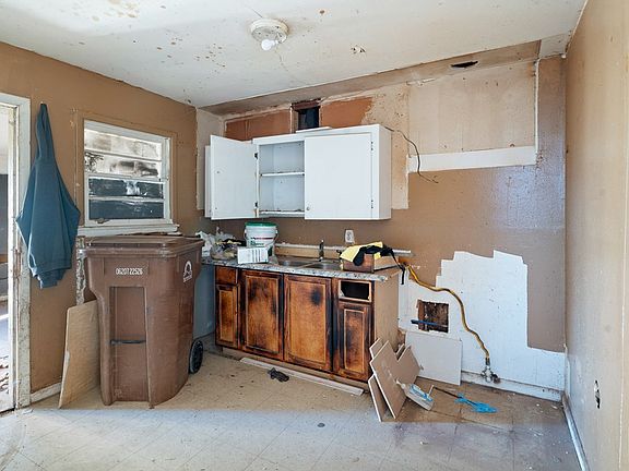 4th image of 1201 Lloyd Ave