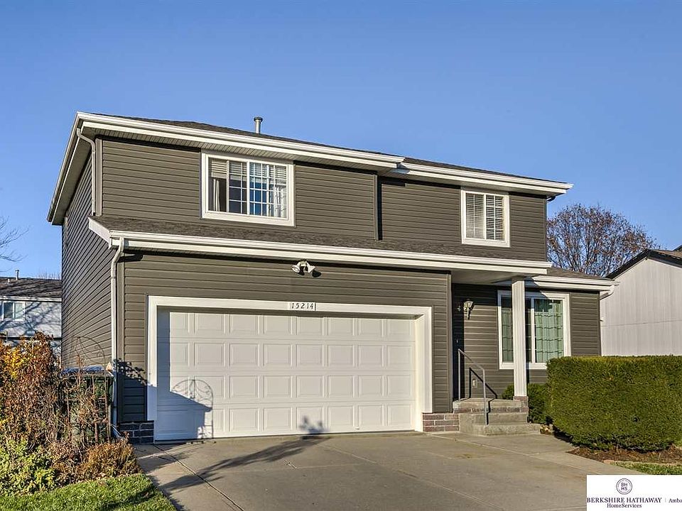 Fall in love with the newly remodeled kitchen in this 2 story, 4 bedroom home in well located Seven Pines neighborhood.  Nicely updated, and ready for you to make it your own.  Start 2019 in your new home!