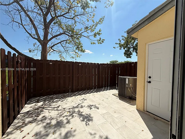 134 SE 28th Ter #6 — Photo 29