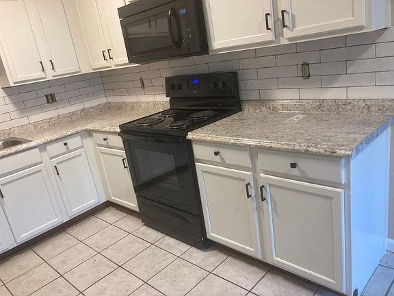 4th image of 220 Forest Hill Dr