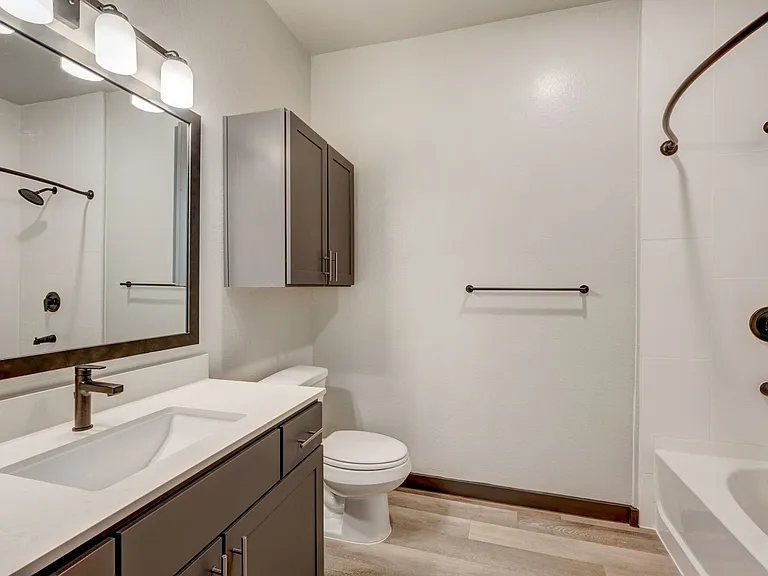 Skyview Flats — Photo 10