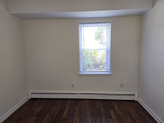 4th image of 428 Elwood Ave APT 1N