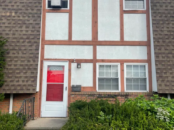 6 Spring Ln, East Stroudsburg, PA 18301