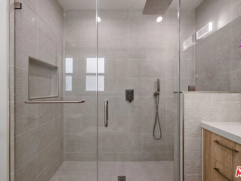 12849 Tiara St — Photo 29