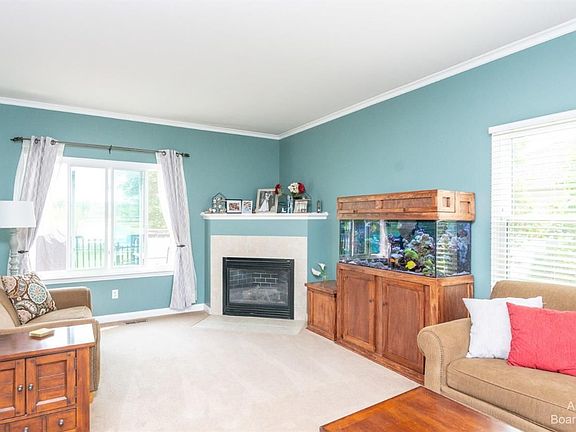 5th image of 756 Blue Bird Ln