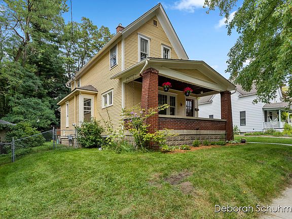 3rd image of 253 Diamond Ave SE