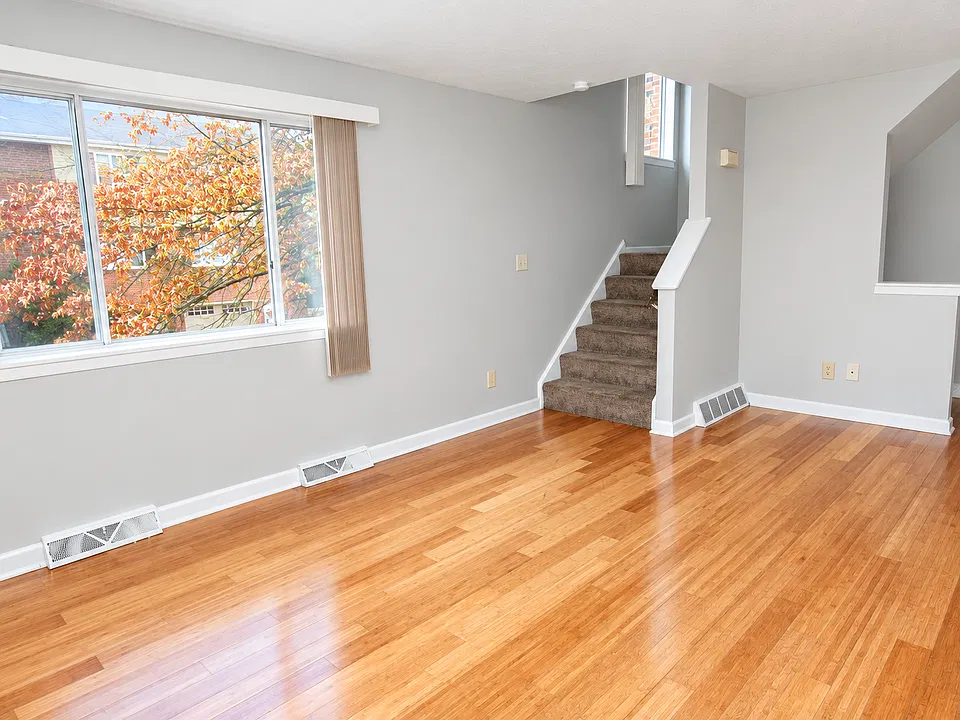 Living Room 2/3 BR
