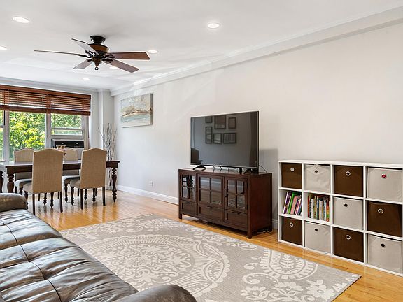 4th image of 20915 18th Ave APT 2B