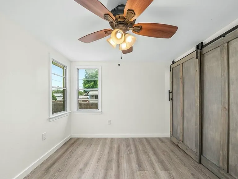 12 N Desoto Ave — Photo 9