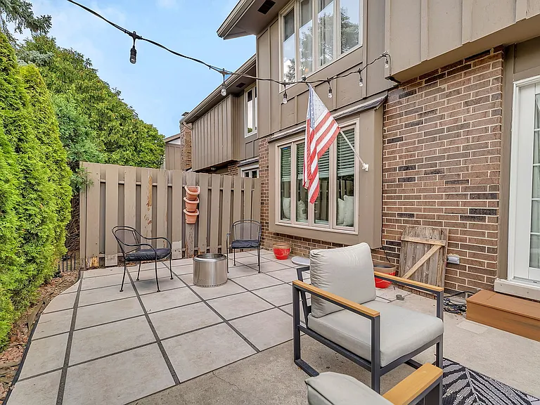 Berkhansted Ct — Photo 35