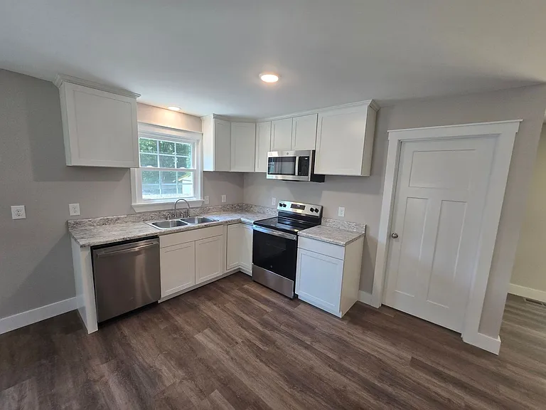 2426 Liverman Dr — Photo 3
