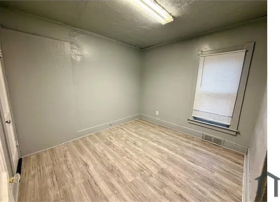 2549 Highland St #LOWER — Photo 10
