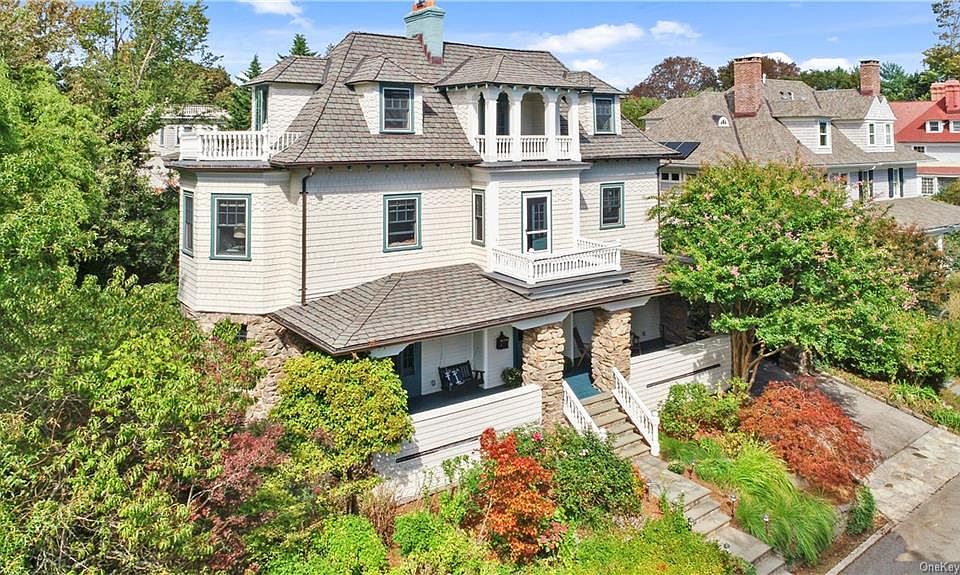 1st image of 30 Woodbine Ave