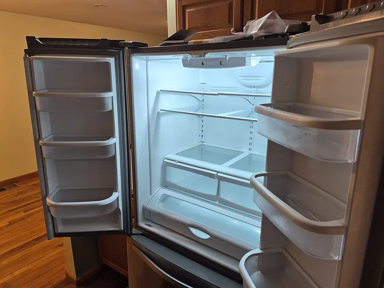 Large capacity refrigerator