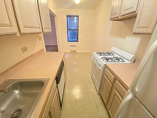 2nd image of 7200 Ridge Blvd Floor 6